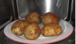 Cómo cocinar patatas en el microondas