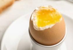 ¿Cuánto tiempo se tarda en preparar un huevo pasado por agua?