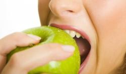 Dientes blancos: 7 alimentos con poder blanqueador