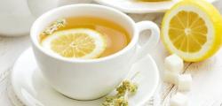 ¿Por qué el té cambia de color cuando se le agrega jugo de limón?