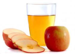 Una bebida llena de salud a base de té, miel y vinagre de manzana
