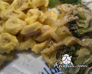 Agnolotti de brócoli con mantequilla de ajo, chile y nuez