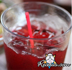 Agua de jamaica con tequila