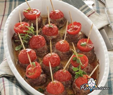 Albóndigas al horno con tomates cherry