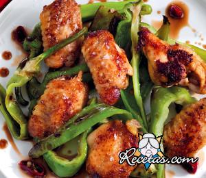 Alitas de pollo especiadas con salsa a la cerveza