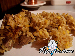 Arroz con carne y frutos secos