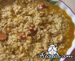 Arroz con chorizo y chicharrón