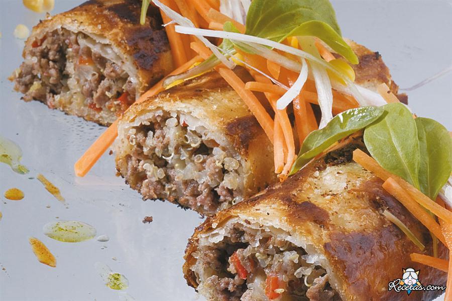 Arrollado de carne y alcachofas