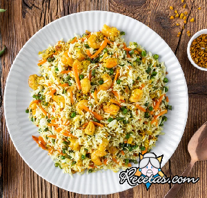 Arroz basmati con verduras y gambas