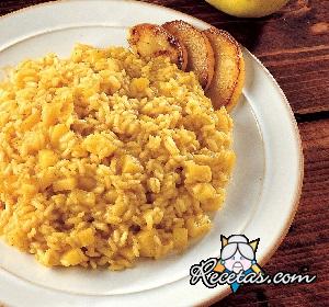 Arroz con curry y manzanas