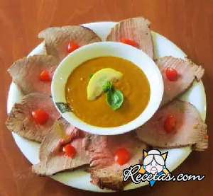 Asado frío con salsa