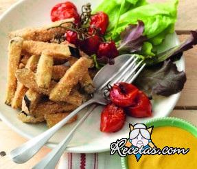 Bastoncitos de berenjena empanados co...