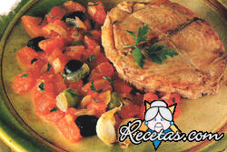 Bife de atún con aceituna