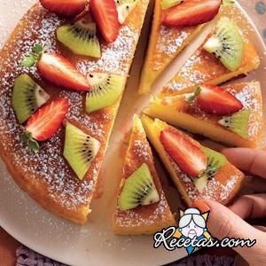 Bizcocho suave de kiwi y fresas