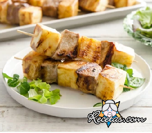 Brochetas de cerdo con piña