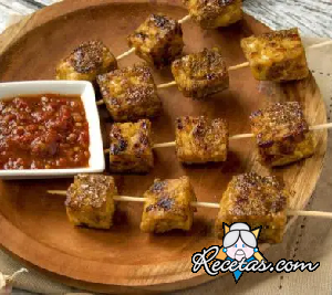 Brochetas de tempeh a la parrilla