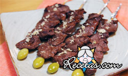 Brochettes de lomo y mollejas