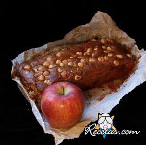 Budín de avena, manzanas y avellanas