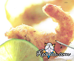 Buñuelos de langostinos y cardamomo