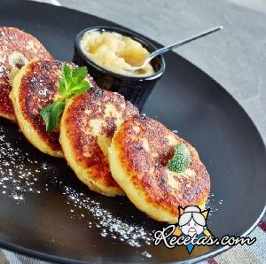 Buñuelos de manzana y pasas