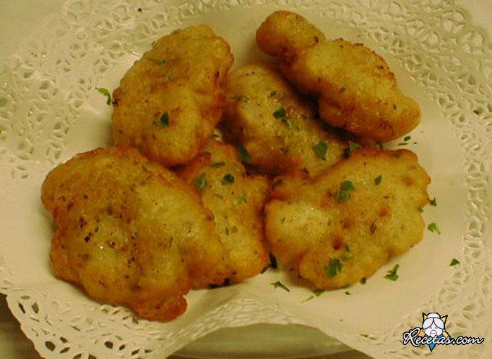 Buñuelos de queso y perejil