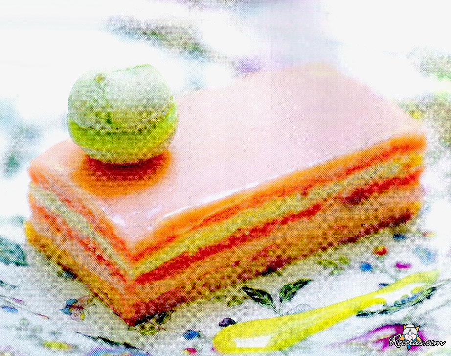 Cake de frambuesas, vainilla y chocolate blanco