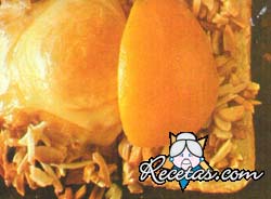 Canapés de duraznos y almendras