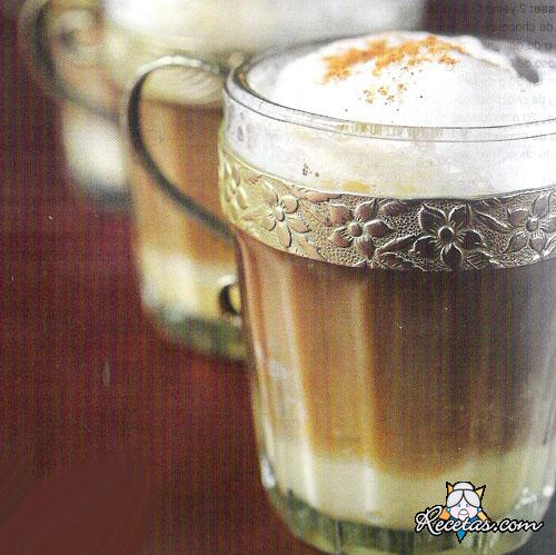 Capuccino con chocolate blanco y lech...