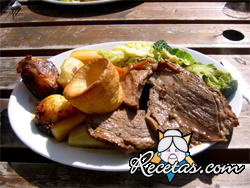 Carne adobada con vegetales