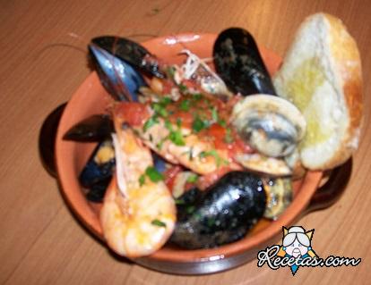 Cazuela de mejillones y camarones
