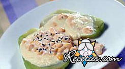 Canoas de tayota y tres quesos