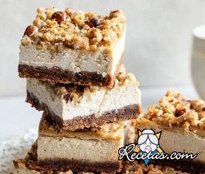 Cheesecake de chocolate con café y avellanas