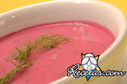 Chlodnik (Sopa fria de vegetales con camarones)