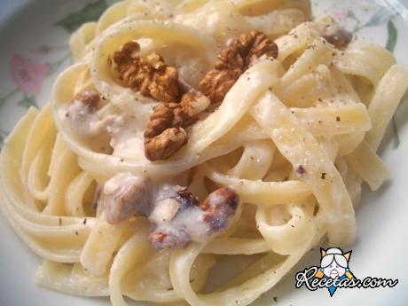 Cintitas a la crema de nueces