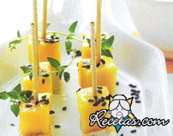 Cubitos de cerdo y mango