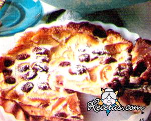 Clafoutis de uvas y manzana
