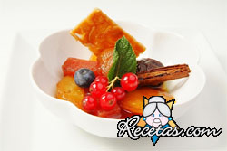 Compota de peras y frutillas