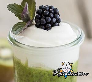 Copa de kiwis, semillas de chia y crema de soja