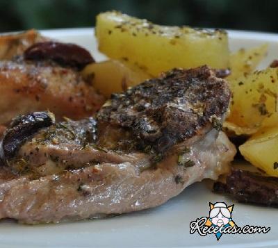Cordero al horno con patatas y aceitunas