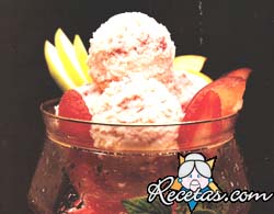 Copa de helado de frutillas