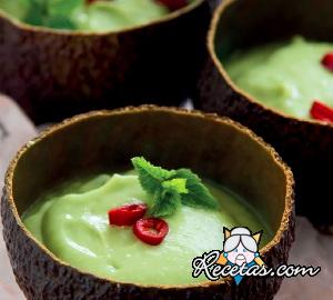 Crema de aguacate y pepinos a la menta