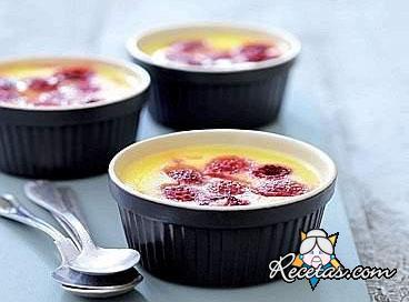 Crema de limón con frambuesas