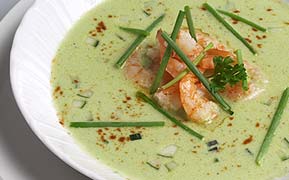 Sopa crema de pepinos y camarones