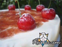 Crema de queso con cerezas