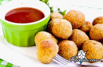 Croquetas de cerdo con salsa picante