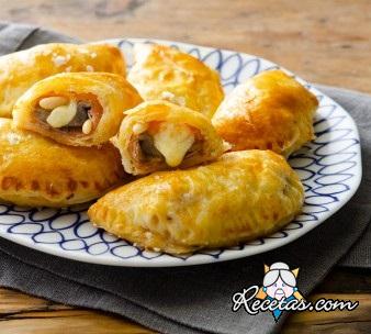 Empanaditas con champiñones, jamón y fontina