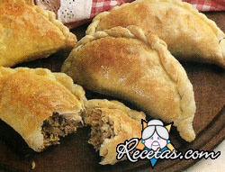 Empanadas de hojaldre rellenas con atún
