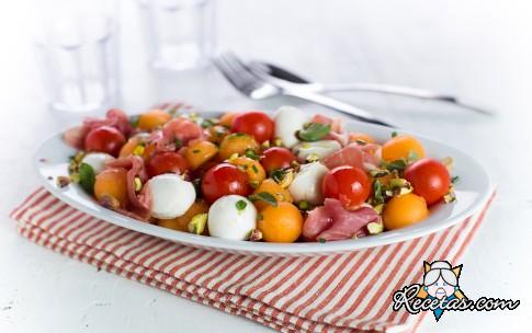 Ensalada caprese con melón