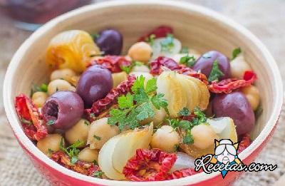 Ensalada con garbanzos y cebolla