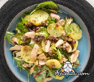 Ensalada con patatas y atún